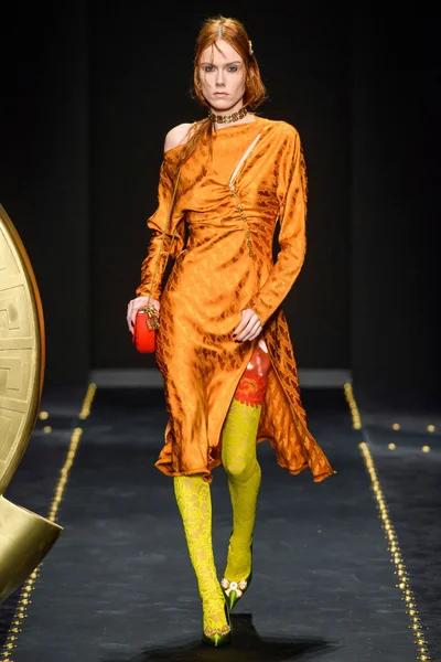 Look 11